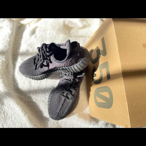 Yeezy shoes Original Brand New Size 6 - Picture 2 of 7